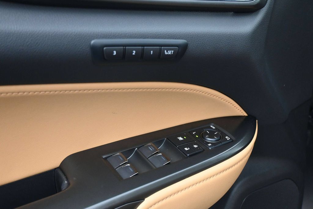 Used 2025 Lexus NX 250 FWD w/ Accessory Package (Z2) image 2