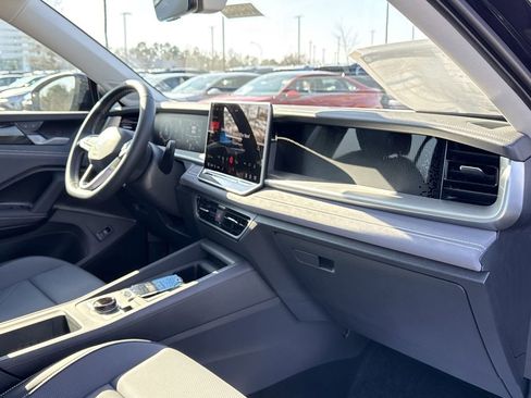 New 2026 Volkswagen Tiguan SE FWD image 21