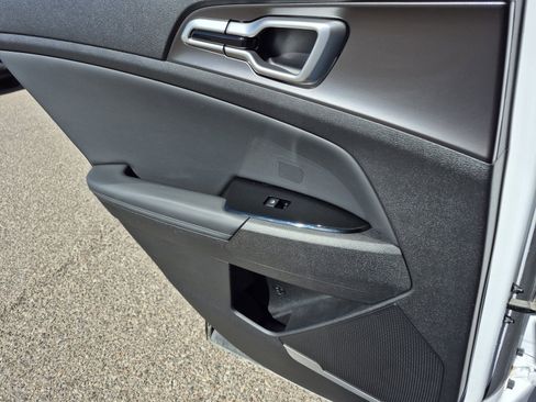 Used 2023 Kia Sportage EX image 19