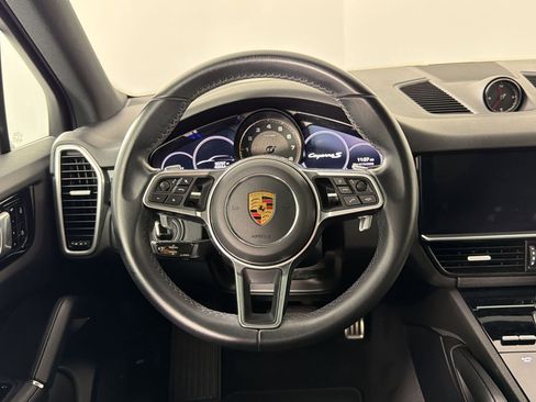 Used 2019 Porsche Cayenne S image 18
