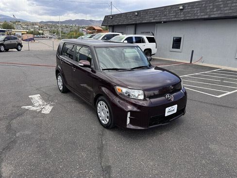 Used 2015 Scion xB FWD image 1