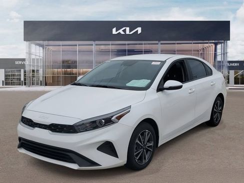 Used 2023 Kia Forte LXS w/ LXS Technology Package image 3