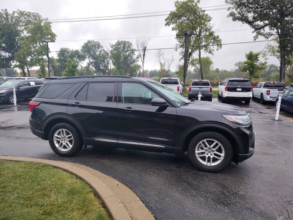 Used 2025 Ford Explorer Active RWD image 12