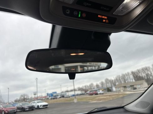 Used 2025 Chevrolet Malibu LT image 32