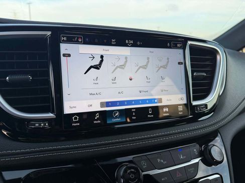 New 2026 Chrysler Pacifica Limited image 36