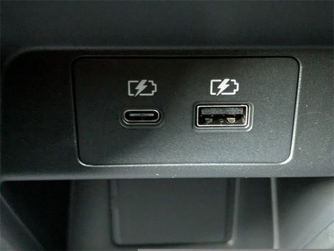 New 2025 Mitsubishi Outlander SE image 15