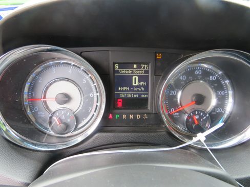 Used 2015 Chrysler Town & Country Touring image 11