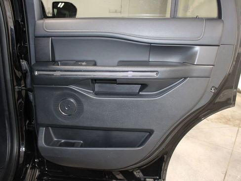 Used 2024 Ford Expedition XLT image 32