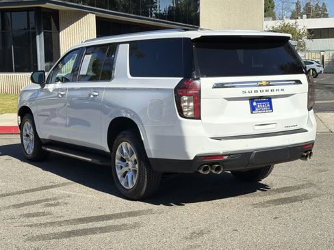 Used 2023 Chevrolet Suburban Premier image 4