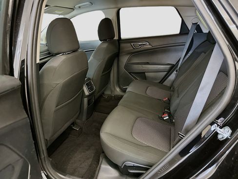 Used 2025 Kia Sportage LX image 28