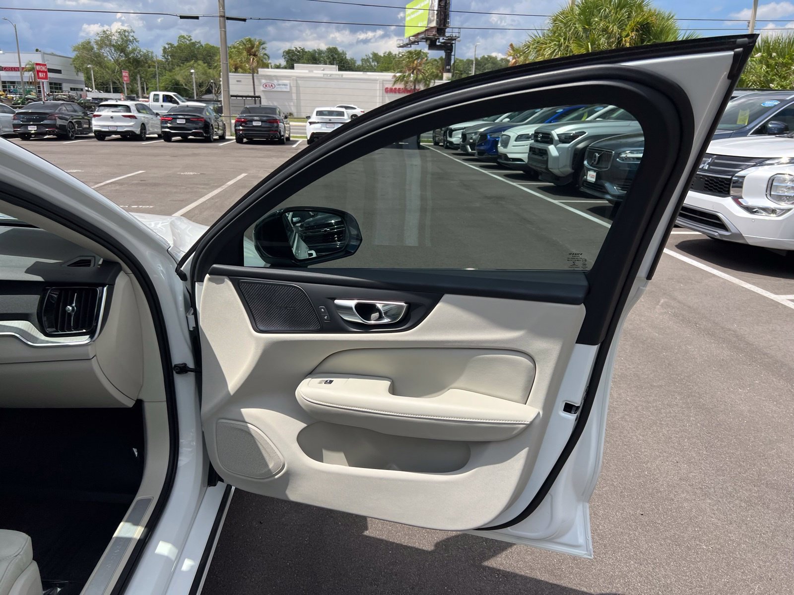 Used 2023 Volvo S60 T8 Plus AWD/4WD image 56
