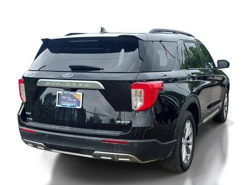 Certified 2023 Ford Explorer XLT w/ Equipment Group 202A AWD/4WD image 4