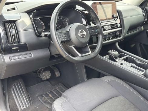 Used 2024 Nissan Pathfinder SV FWD image 17