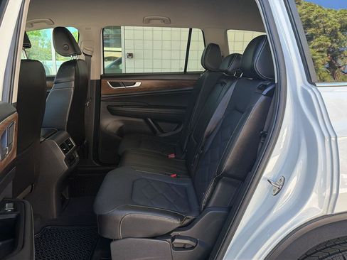 Certified 2024 Volkswagen Atlas SE FWD image 15
