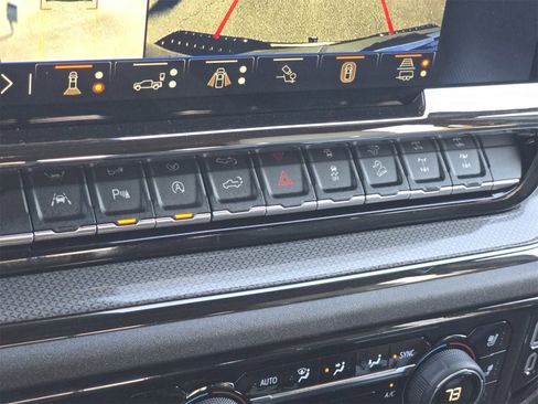 Used 2025 Chevrolet Silverado 1500 ZR2 w/ Technology Package image 30