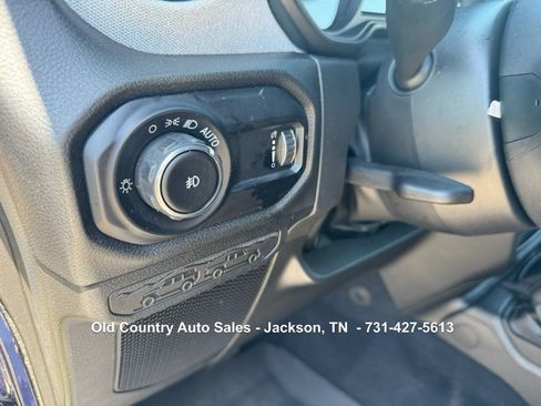 Used 2025 Jeep Wrangler Sport image 34