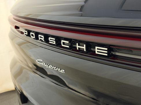 New 2026 Porsche Cayenne image 25
