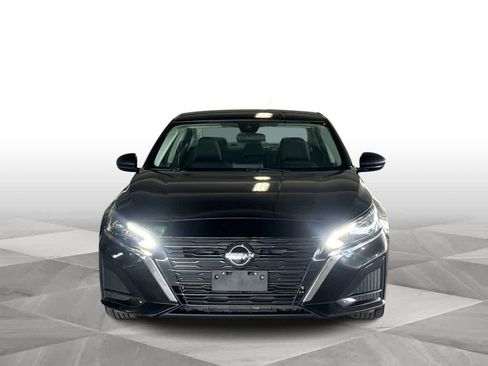 Used 2024 Nissan Altima 2.5 SV FWD image 3