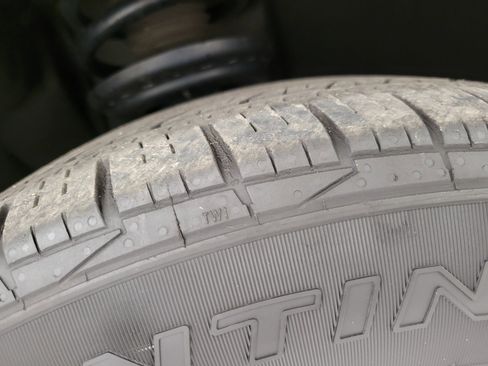 Used 2023 Chevrolet Traverse LT w/ LT Premium Package image 5