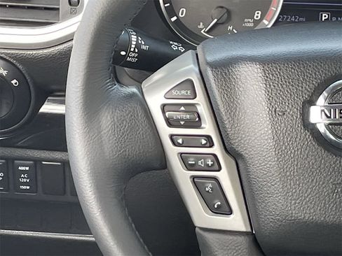 Used 2021 Nissan Titan SV w/ SV Convenience Package image 19