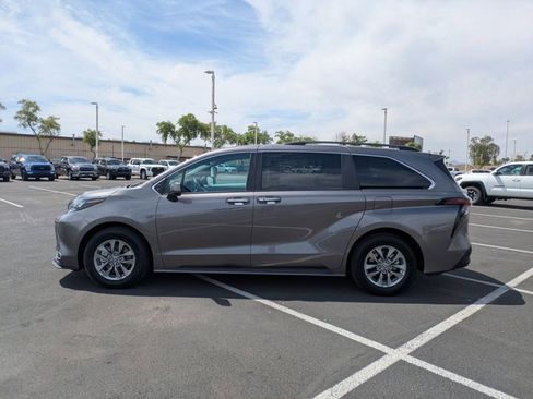 Used 2024 Toyota Sienna XLE image 9