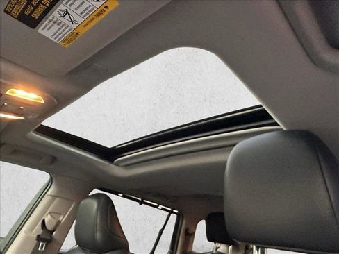 Used 2023 Toyota Highlander XLE image 22