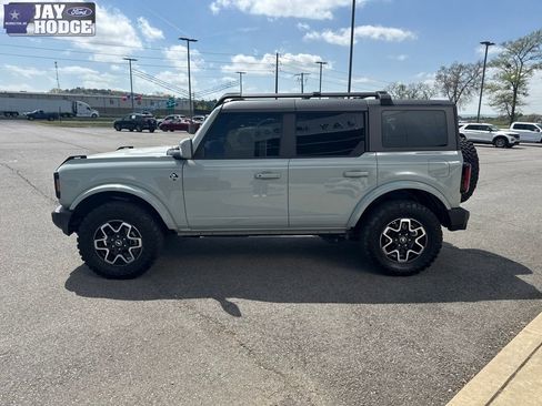 Used 2024 Ford Bronco Outer Banks image 3