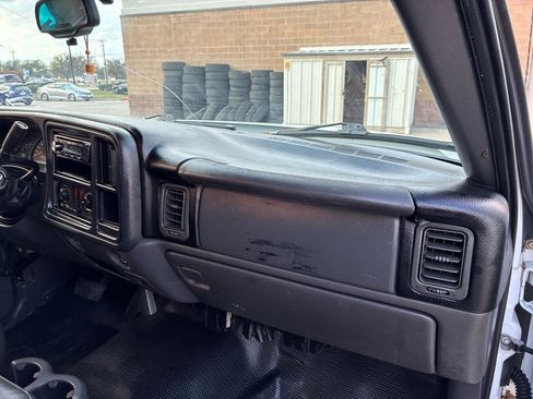 Used 2006 Chevrolet Silverado 1500 W/T image 21