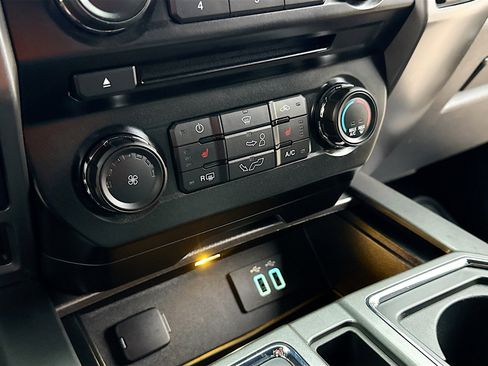 Used 2016 Ford F150 XLT w/ Equipment Group 302A Luxury image 12