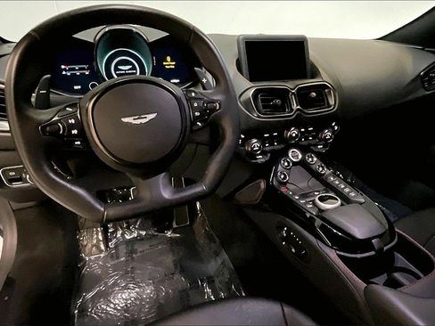 Used 2021 Aston Martin V8 Vantage Base image 22
