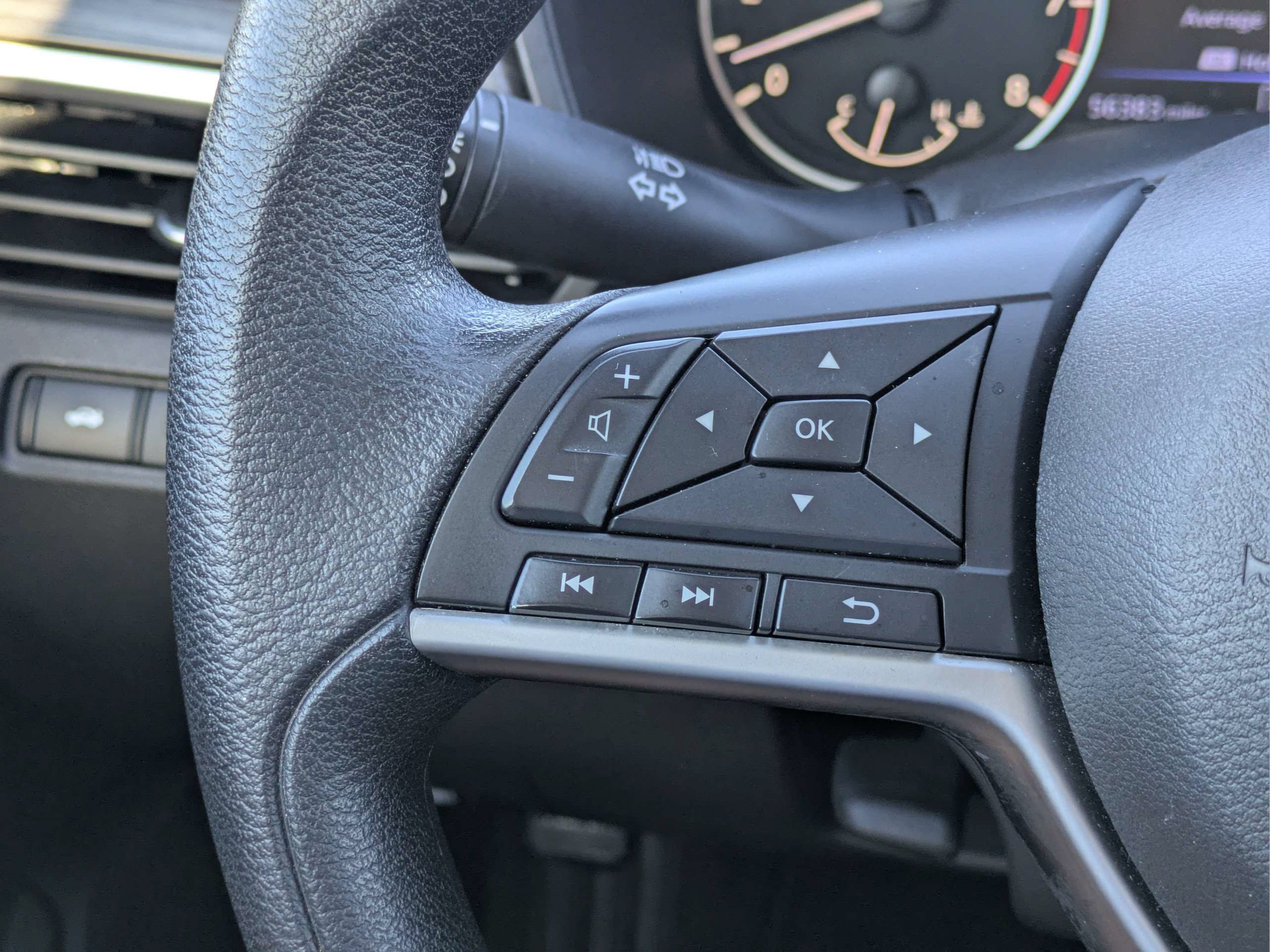 Used 2025 Nissan Altima 2.5 SV FWD image 21