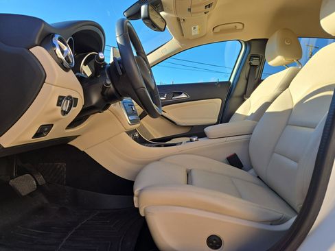 Used 2018 Mercedes-Benz GLA 250 4MATIC image 16