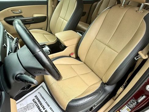 Used 2015 Kia Sedona SX FWD image 11