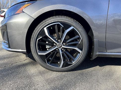 New 2025 Nissan Altima 2.5 SR image 8