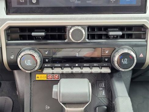 Used 2024 Toyota Tacoma Trailhunter image 25