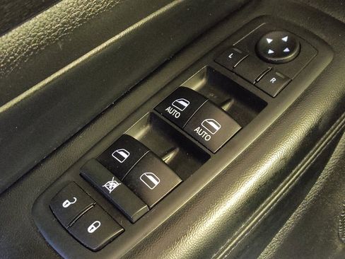Used 2018 Jeep Grand Cherokee Altitude AWD/4WD image 27