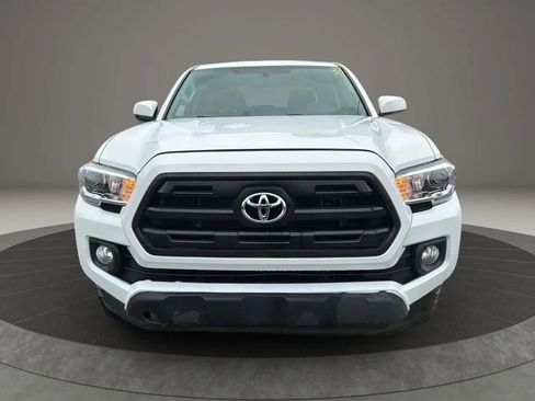 Used 2017 Toyota Tacoma SR5 image 2
