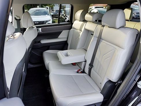 Used 2025 Hyundai Santa Fe SEL image 19