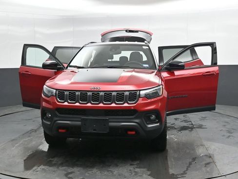 Used 2025 Jeep Compass Trailhawk AWD/4WD image 47