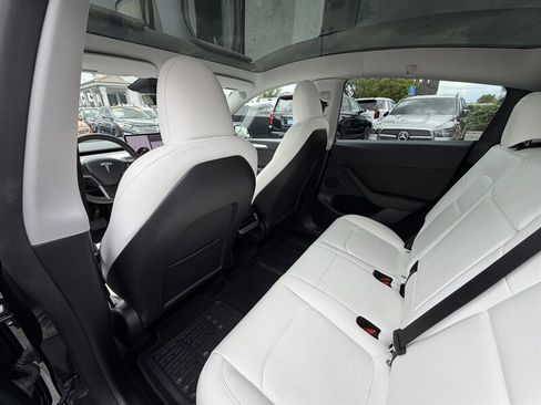 Used 2024 Tesla Model Y 2WD image 21