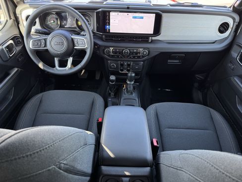 Used 2025 Jeep Wrangler Unlimited Sahara w/ Safety Group AWD/4WD image 27