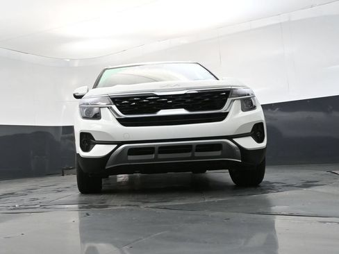 Used 2023 Kia Seltos S w/ Navigation Package AWD/4WD image 19