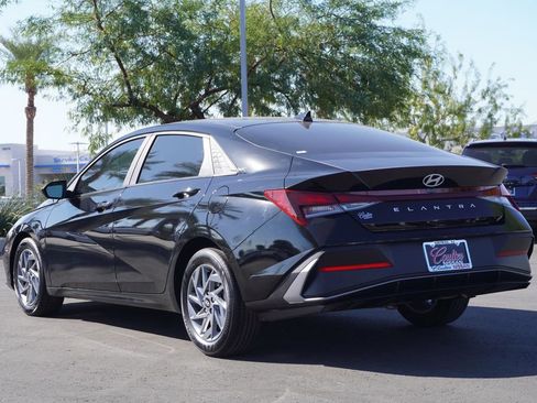 Used 2024 Hyundai Elantra SEL image 3