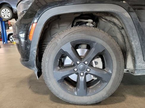 Used 2023 Jeep Grand Cherokee L Limited w/ Luxury Tech Group II AWD/4WD image 12
