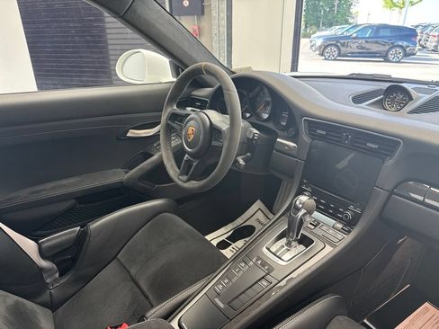 Certified 2019 Porsche 911 GT3 RS RWD image 9