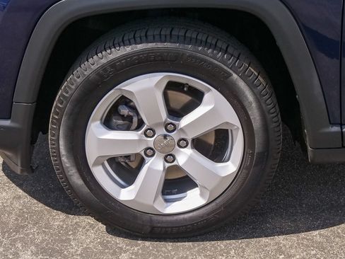 Used 2021 Jeep Compass Latitude FWD image 5
