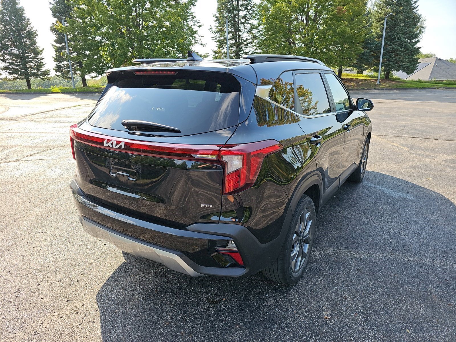 Used 2024 Kia Seltos S AWD/4WD image 6