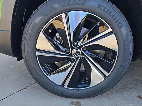 New 2026 Volkswagen Taos SE AWD/4WD image 9