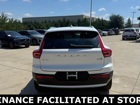 Certified 2025 Volvo XC40 B5 Plus AWD/4WD image 6