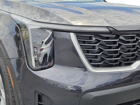 New 2025 Kia Sorento LX image 3